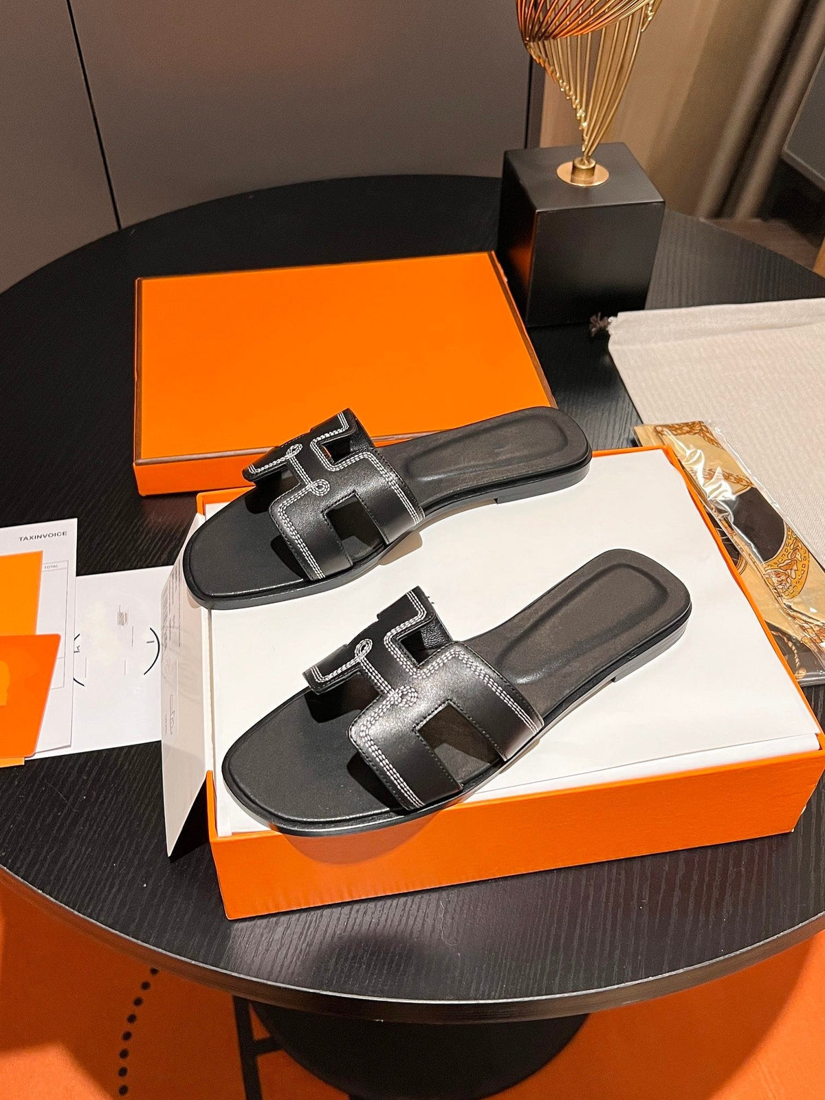 0RAN SANDAL Calfskin Black