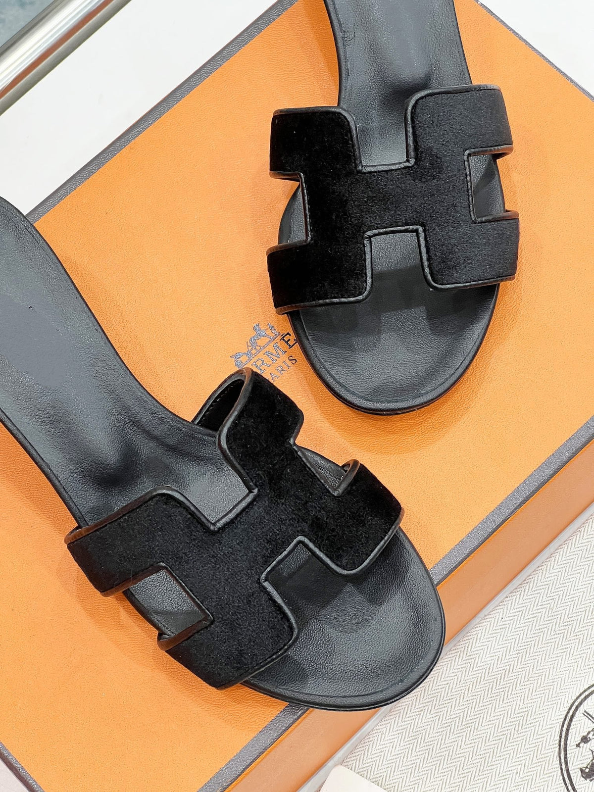 0ran 45 sandal black velvet goatskin